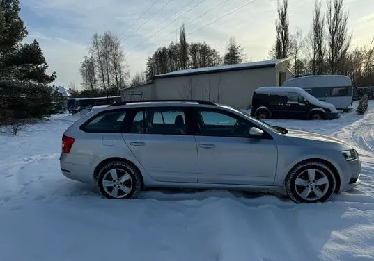 Skoda Octavia cena 56900 przebieg: 198000, rok produkcji 2018 z Myszków małe 79